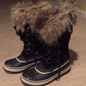 Sorel Joan of Arc  fur lined boots